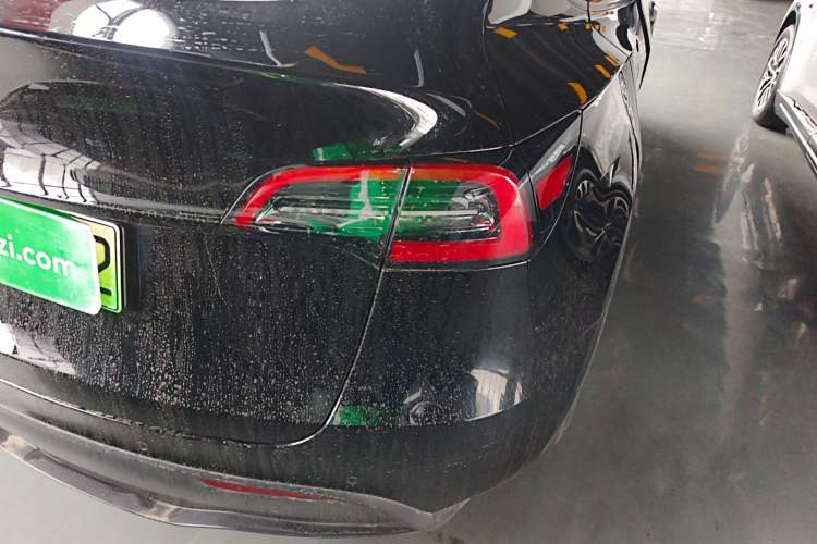 Used Tesla Model Y 2021 Standard Range Rear-Wheel Drive Version Right Rear Taillight