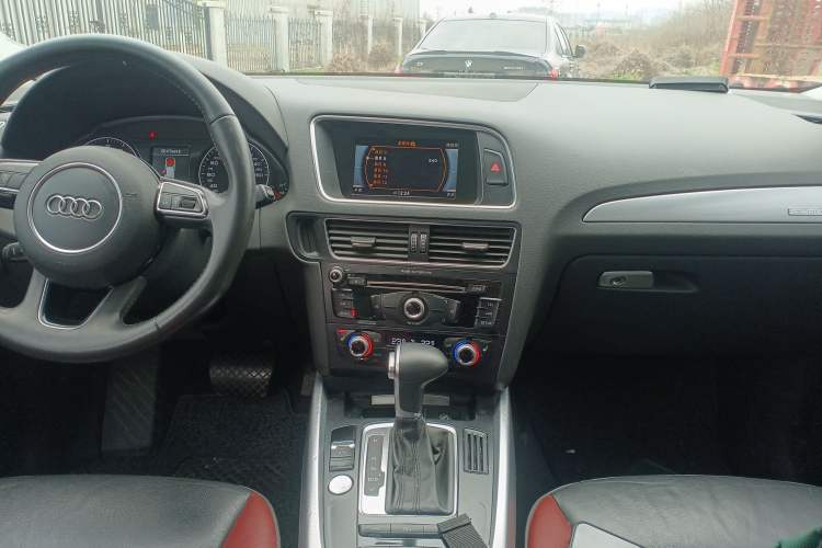 Used Audi Q5 2017 Plus 40 TFSI Technology Model