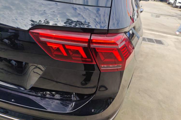 Used Volkswagen Tiguan L 2024 330TSI Automatic Two-Wheel Drive R-Line Enhanced Edition Right Rear Taillight