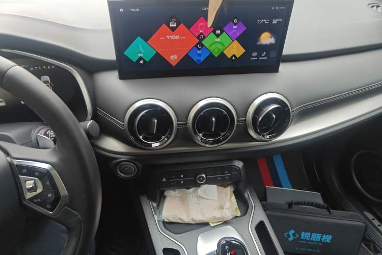 Used Wey VV6 2021 2.0T Two-Wheel Drive Smart Plus Audio And AC Panel