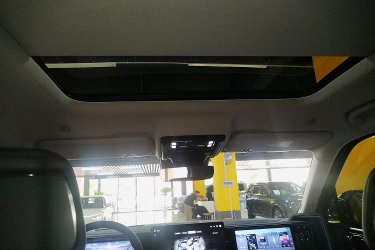 Used Formula Leopard 5 2023 Navigator Edition
