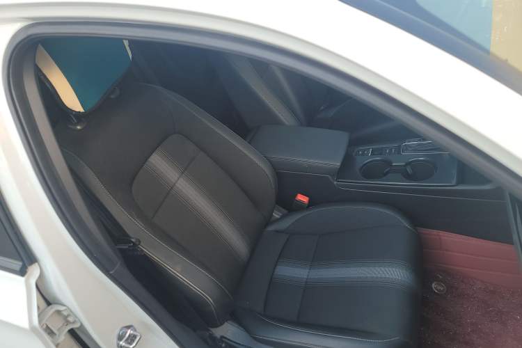 Used Honda Civic 2022 240TURBO CVT Dynamic Edition Right Front Seat