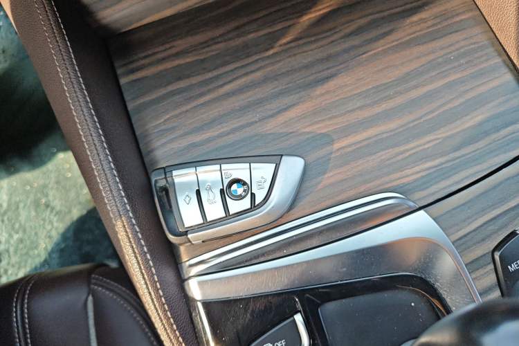 Used BMW 5 Series 2018 Facelifted 530Li Luxury Edition Premium Package
