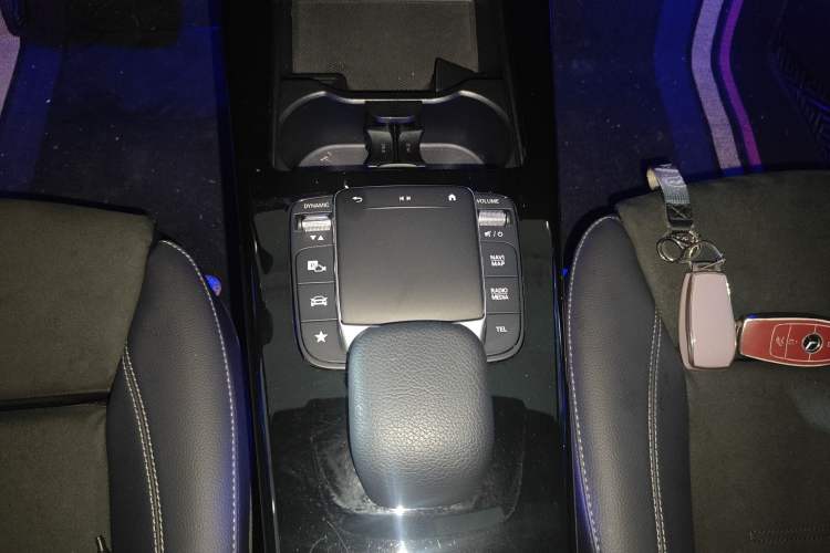 Used Mercedes-Benz A-Class 2022 Revised Version A 200 L Sport Sedan Fashionable Style