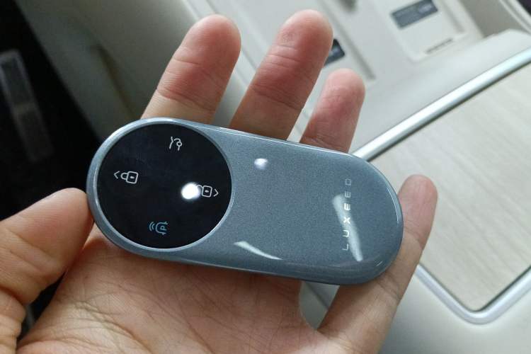 Used Hima Luxeed R7 2025 Range-Extended Version 251 km Max Vehicle Key