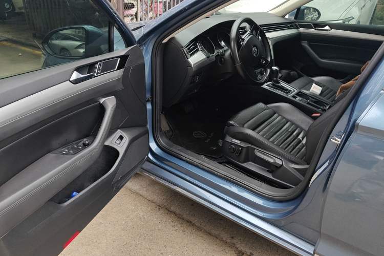 Used Volkswagen Variant 2017 380TSI Two-Wheel Drive Comfort Edition