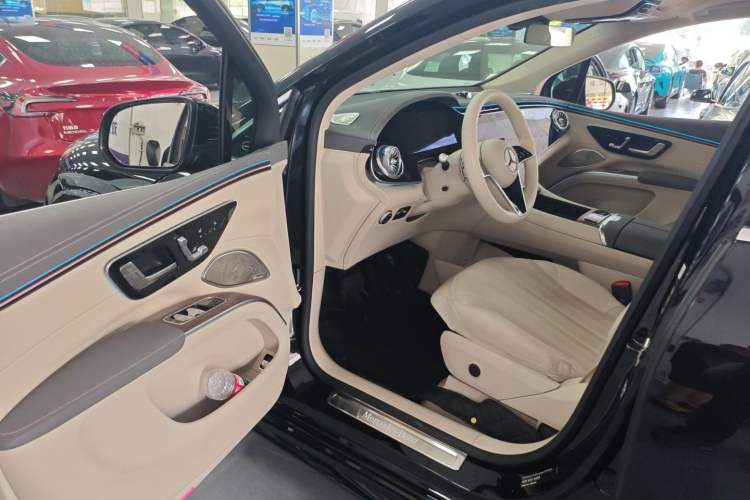 Used Mercedes-Benz EQS SUV 2023 450 4MATIC Pioneer Edition
