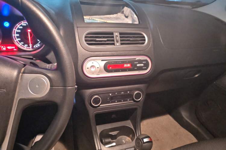 Used MG 3 2014 1.5L AMT Elite Edition Audio And AC Panel