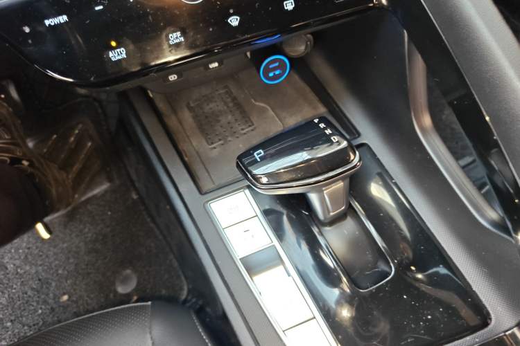 Used Hyundai Elantra 2021 1.5L CVT LUX Prestige Edition Gear Lever