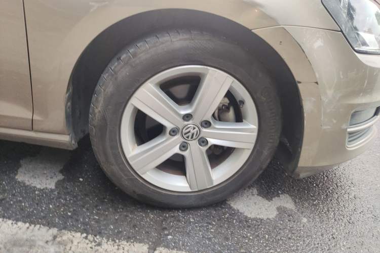 Used Volkswagen Golf 2015 1.4TSI Automatic Comfort Model Right Front Wheel Hub