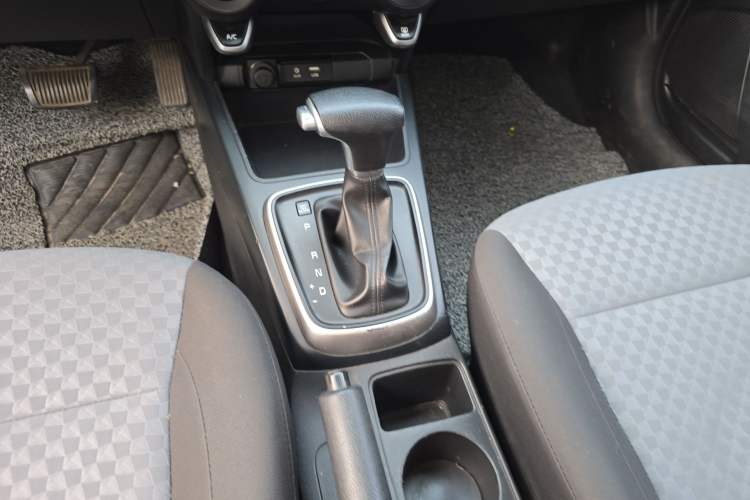 Used Kia K2 2017 Sedan 1.4L Automatic GLS Gear Lever