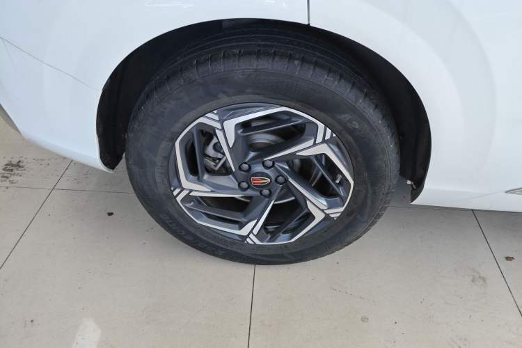 Used Hongqi HS3 2023 1.5T Two-Wheel Drive Shanwei Edition Right Rear Wheel Hub