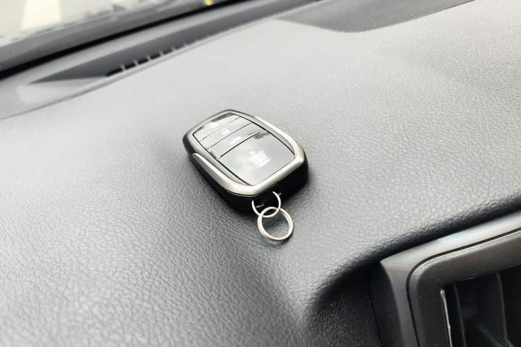 Used Toyota Crown 2015 2.0T Pioneer Edition
