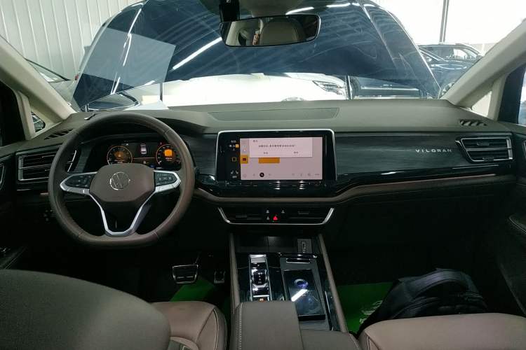 Used Volkswagen Viloran 2024 380TSI Luxury Edition Center Console