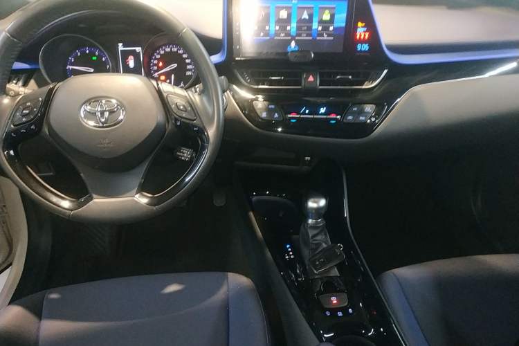 Used Toyota C-HR 2018 2.0L Luxury Edition China V Standard Center Console