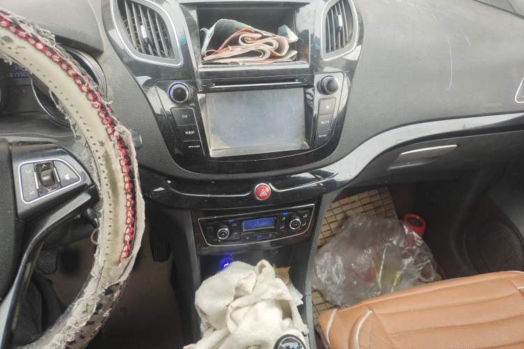 Used JAC Group Refine M2 2013 1.5L Manual Luxury 5-Seater