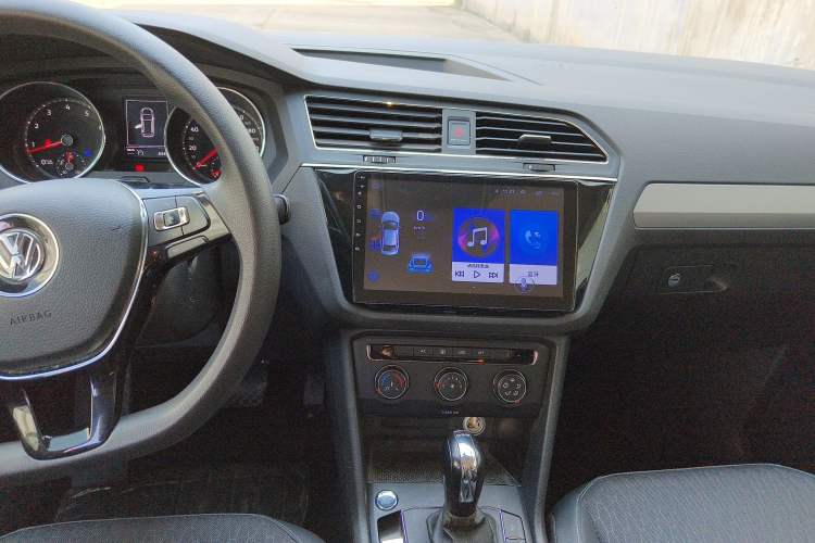 Used Volkswagen Tiguan L 2018 330TSI Automatic Two-Wheel Drive Luxury Edition Audio And AC Panel