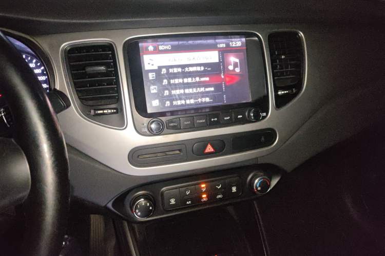 Used Kia Carens 2013 2.0L 7-Seater Automatic Standard Version China IV Standard
