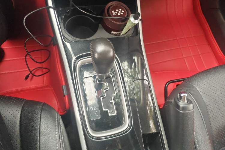 Used Mitsubishi Outlander 2018 2.0L Two-Wheel-Drive Jiale Edition 7-Seater
