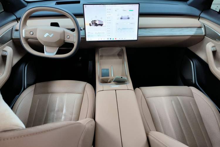 Used ONVO L60 2025 Model—60 kWh Rear-Wheel-Drive Version Center Console