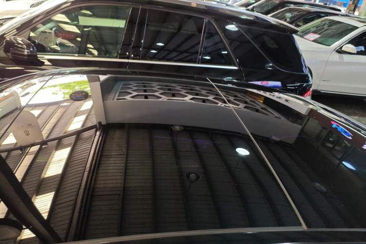 Used Mercedes-Benz E-Class 2025 E 300 L Luxury Model Roof