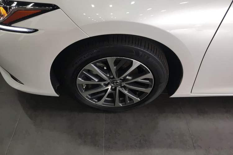 Used Lexus ES 2022 300h Excellence Edition
