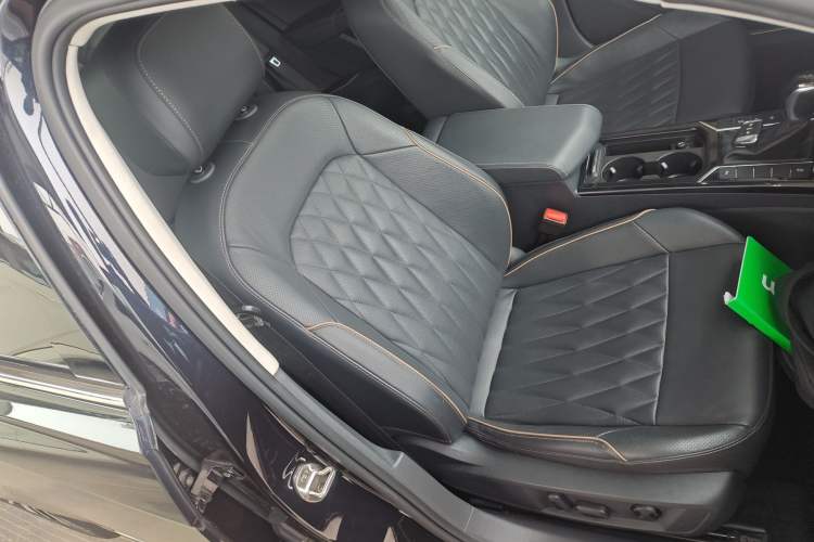 Used Volkswagen Passat 2021 330TSI Luxury Edition Right Front Seat