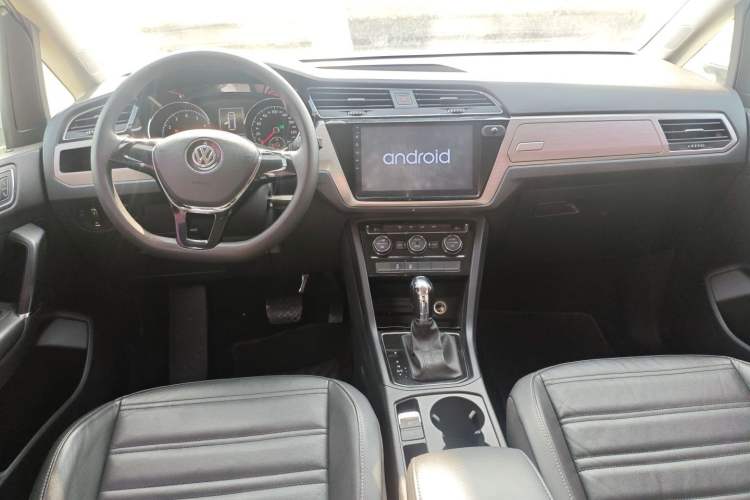 Used Volkswagen Touran 2016 Volkswagen Touran L 280TSI DSG Comfort Edition
