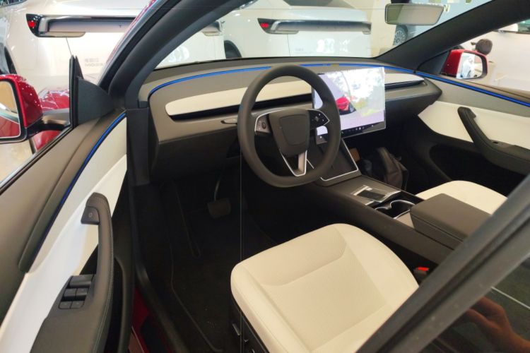 Used Tesla Model Y 2026 Facelifted Long-Range Rear-Drive Model Driver Seat