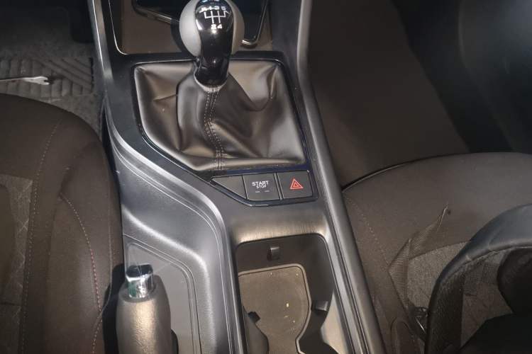 Used Roewe i5 2023 1.5L Manual Comfort Edition Gear Lever