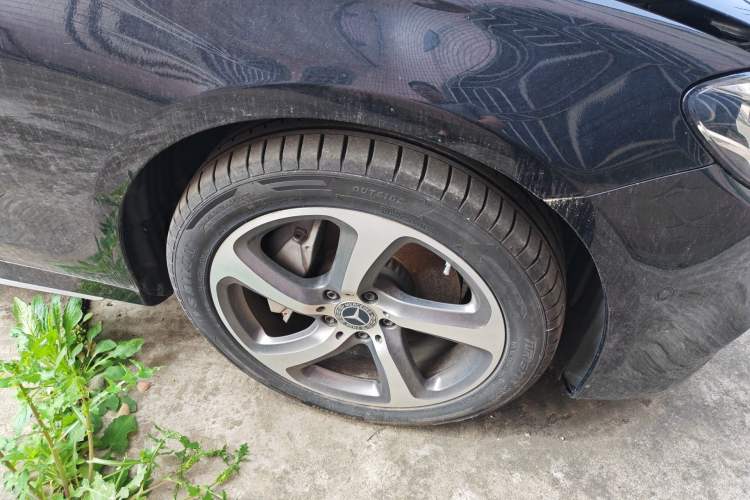 Used Mercedes-Benz E-Class 2019 Restyled E 300 L Sporty and Stylish Edition Right Front Wheel Hub