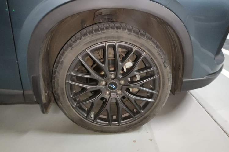 Used CHANGAN OSHAN X5 2021 1.5T DCT Flagship Edition Right Front Wheel Hub