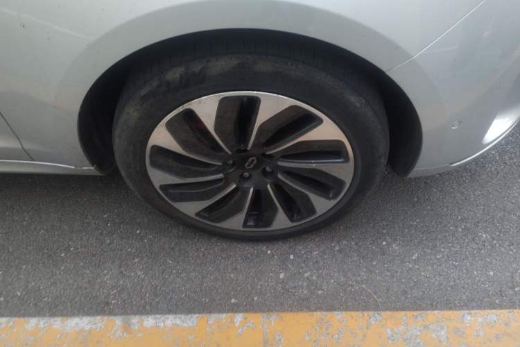 Used Hima AITO M5 2022 Extended-Range Four-Wheel Drive Ultimate Edition Right Front Wheel Hub