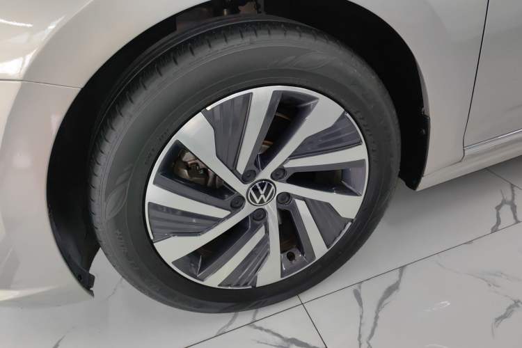 Used Volkswagen Passat New Energy 2020 430 PHEV Hybrid Luxury Edition China VI Standard Left Front Wheel Hub