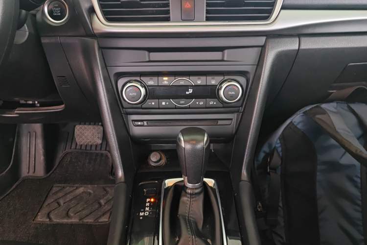 Used Mazda 3 Axela 2017 Sedan 1.5L Automatic Luxury Model Emission Standard China V Audio And AC Panel