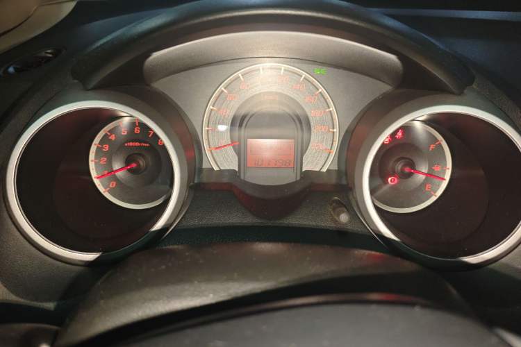 Used Honda Fit 2011 1.5L manual luxury version
