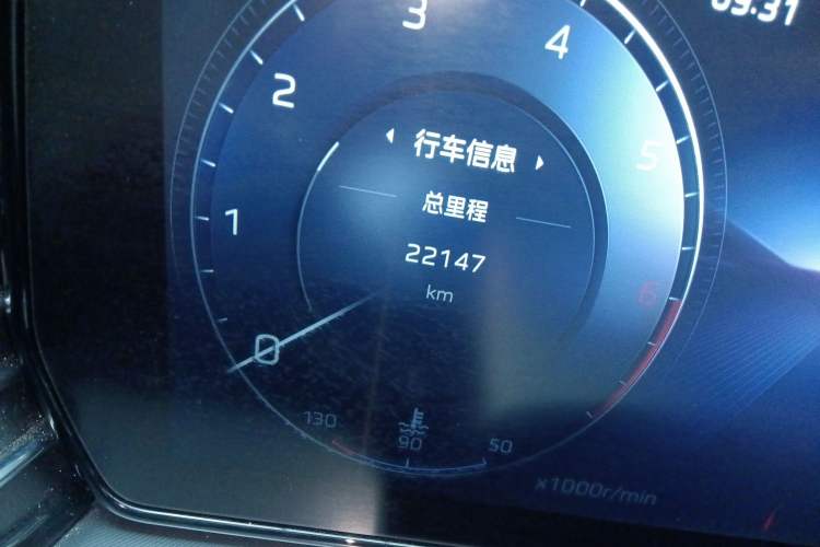 Used Hongqi HS5 2023 2.0T Four-Wheel Drive Flagship Pro Edition Odometer Close Up