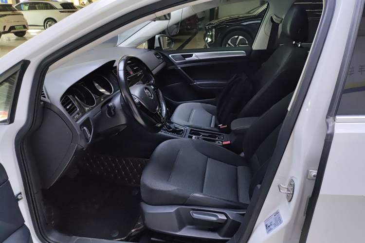 Used Volkswagen Golf 2018 230TSI Automatic Comfort Model
