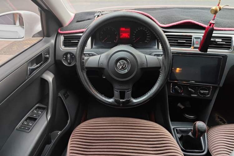 Used Volkswagen Santana 2015 1.6L Manual Comfort Edition