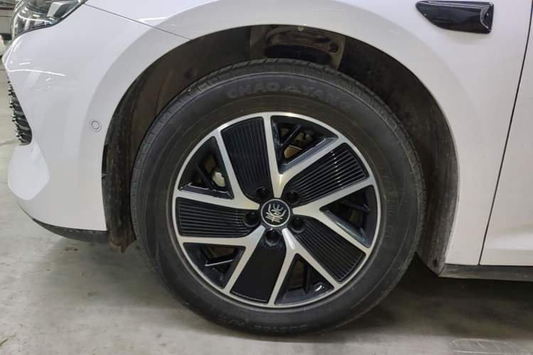 Used BYD Qin L 2025 DM-i Smart Drive 120KM Superior Model
