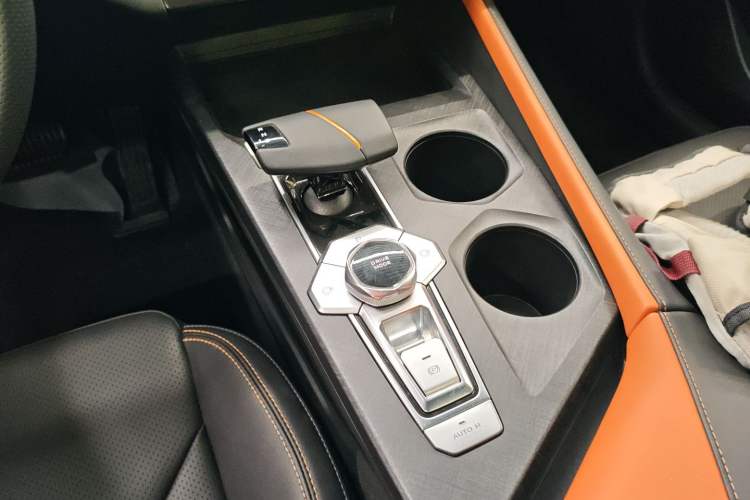 Used Changan UNI-V iDD 2023 ZhiDian iDD 1.5T 113km Smart & Fun Version
