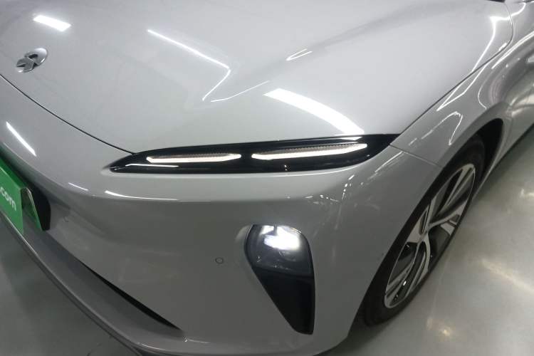 Used Nio ET5 2024 75 kWh Left Front Headlight