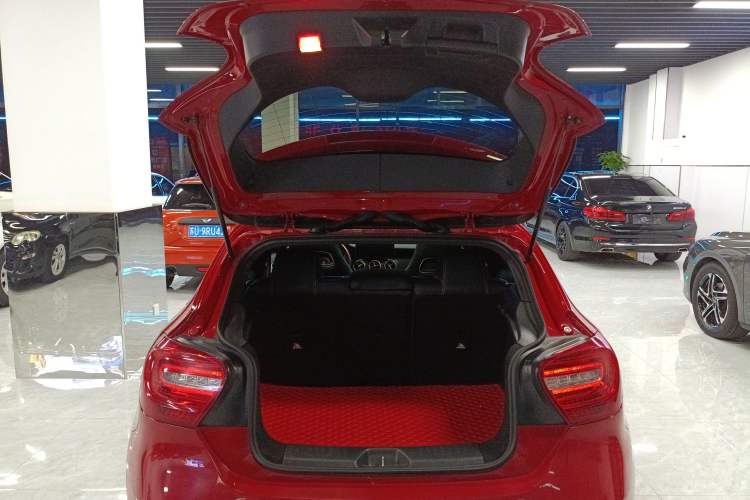 Used Mercedes-Benz A-Class 2015 A 200 Fashion Model Trunk