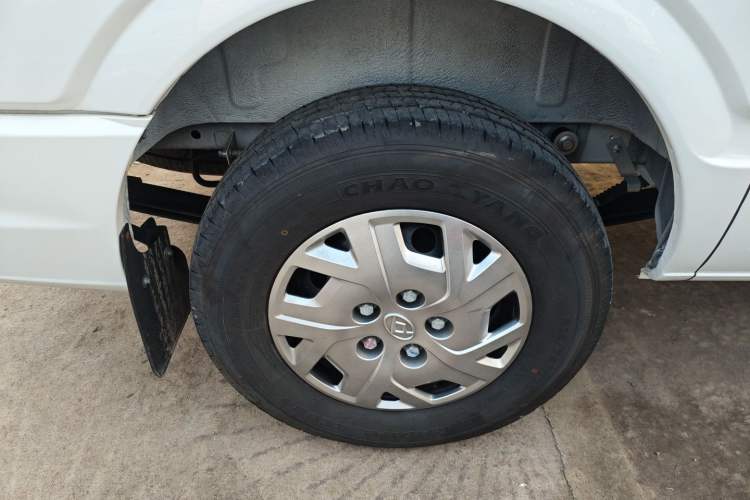 Used SAIC MAXUS Xintu V80 2025 PRO Aoyuntong 2.0T Automatic Long-Wheelbase Mid-Roof Model with 6/7/8/9 Seats
