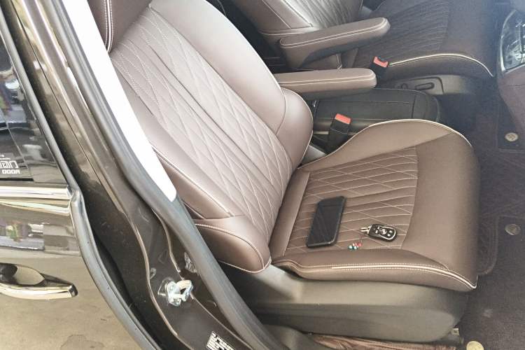 Used Buick GL8 2022 Land Executive Class 652T Prestige Model
