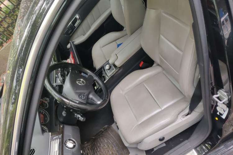 Used Mercedes-Benz E-Class 2009 E 300 Fashion Model Left Front Seat