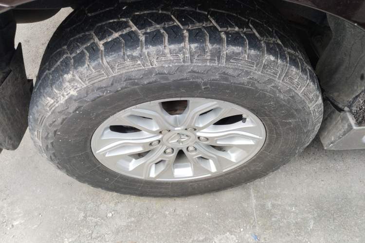 Used JMC Yusheng S350 2017 2.0T Manual Two-Wheel Drive Diesel Luxury 7-Seater
