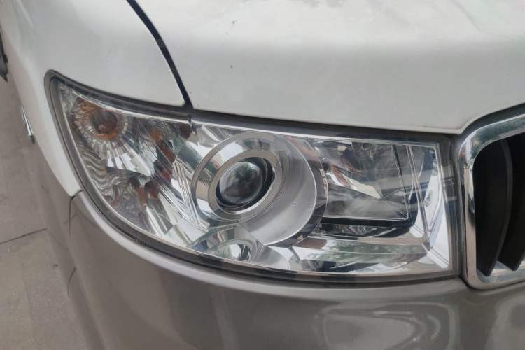 Used Jinbei Hiace X30 2021 1.5L Comfort Plus Central Air-Conditioned Van China VI Standard SWC15M Right Front Headlight