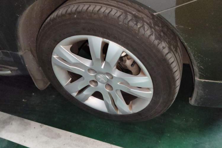 Used Peugeot 3008 2013 1.6THP Automatic Prestige Edition Right Front Wheel Hub