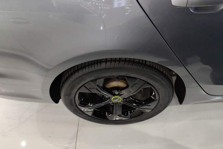 Used Roewe i6 MAX 2020 300TGI Automatic Cool & Stylish Skyroof Edition
